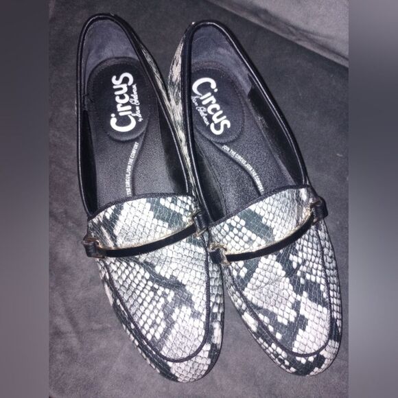 Circus Circus Sam Edelman Black and Grey Python Loafers Size 7.5 EUC - Picture 2 of 8